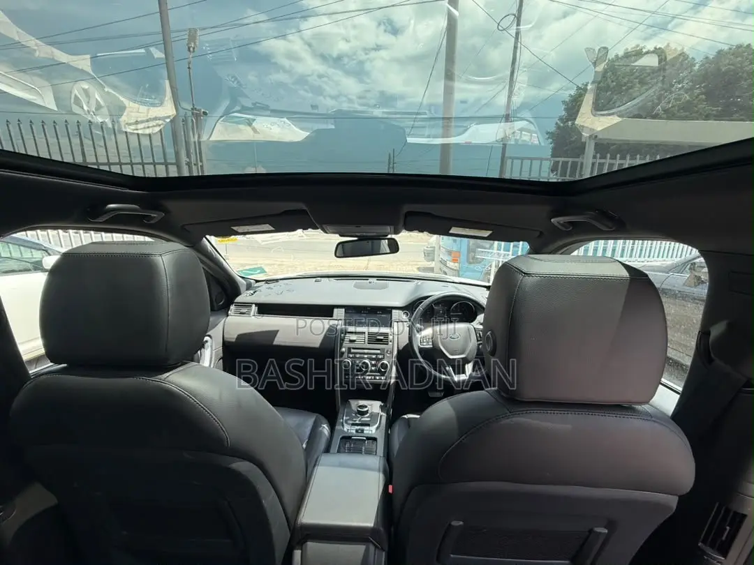 Land Rover Discovery 2019 White