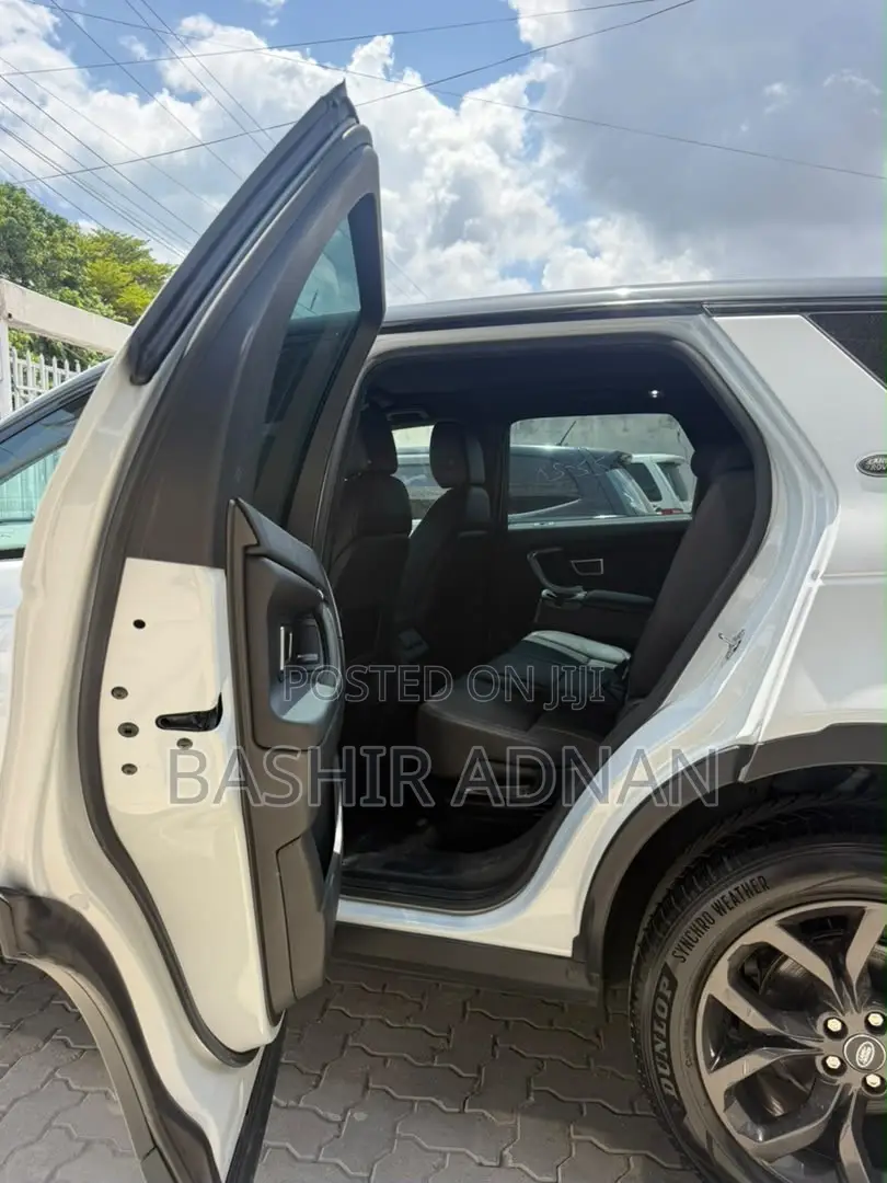 Land Rover Discovery 2019 White