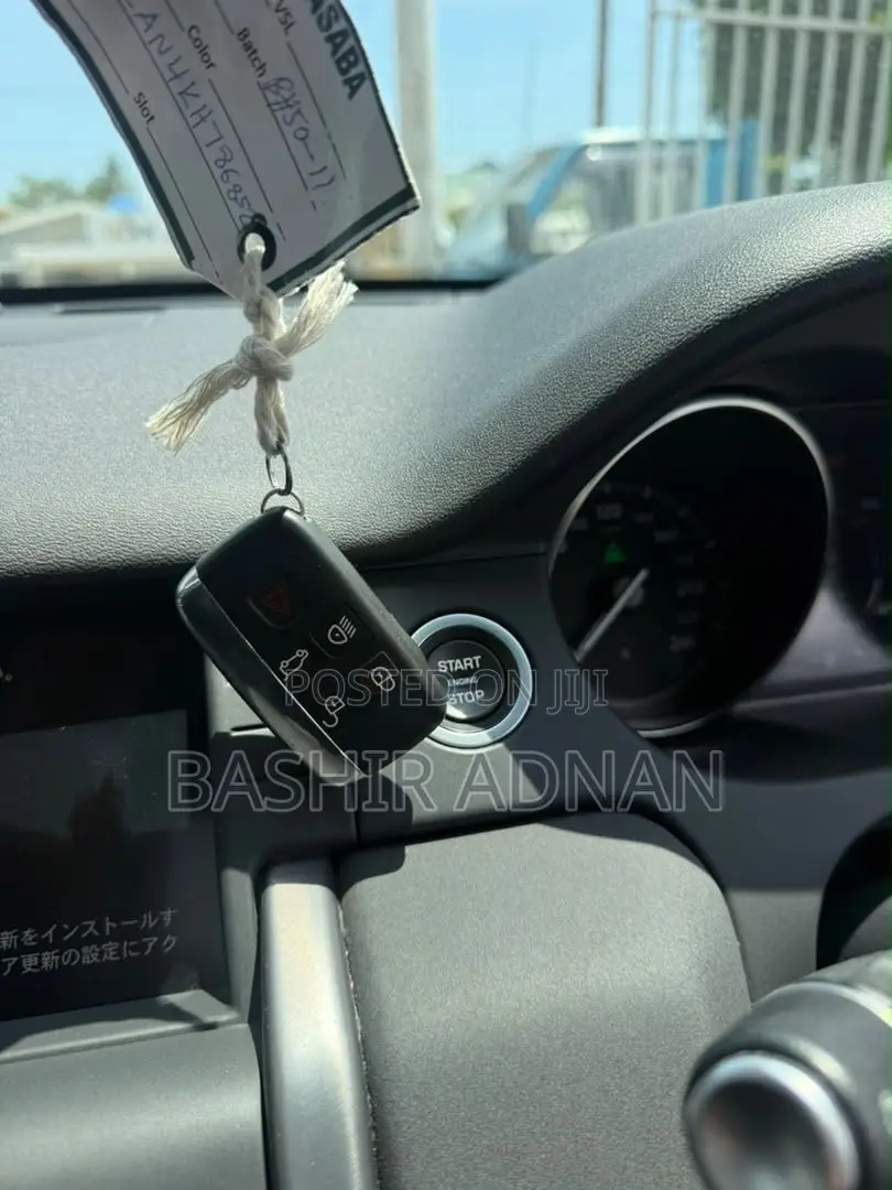 Land Rover Discovery 2019 White