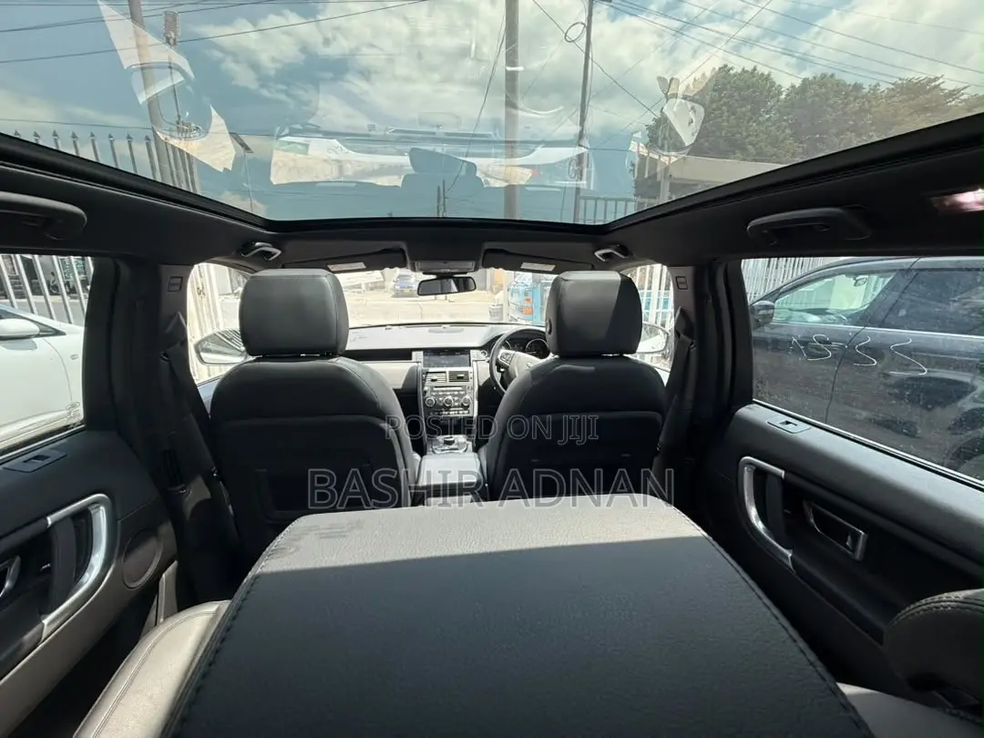 Land Rover Discovery 2019 White