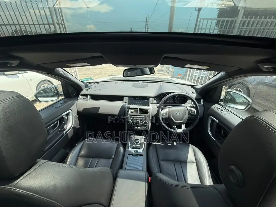Land Rover Discovery 2019 White
