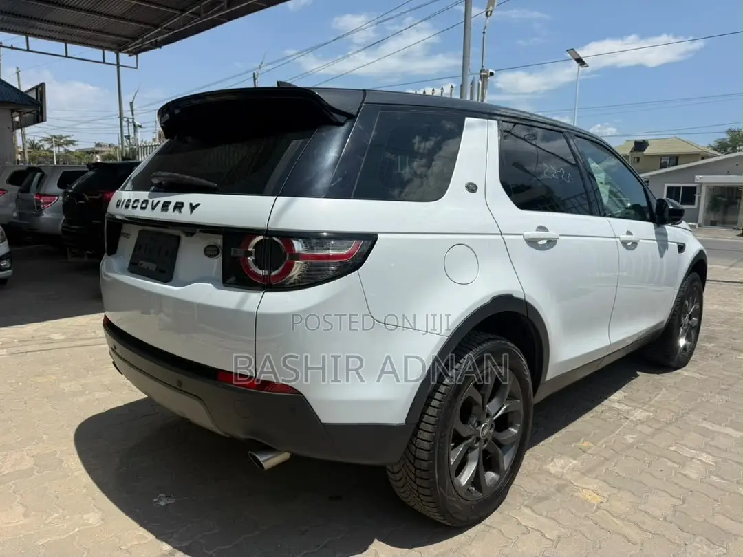 Land Rover Discovery 2019 White