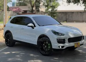 Porsche Cayenne 2017 White