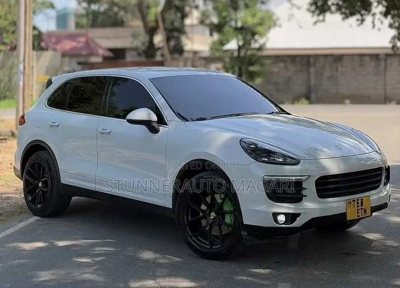 Porsche Cayenne 2017 White