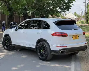 Porsche Cayenne 2017 White