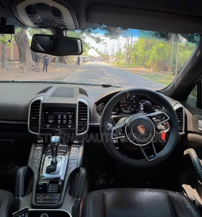Porsche Cayenne 2017 White