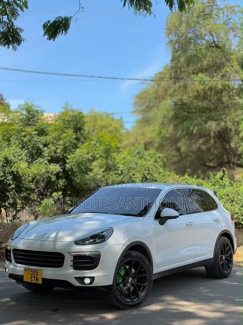 Porsche Cayenne GTS AWD 2017 Pearl