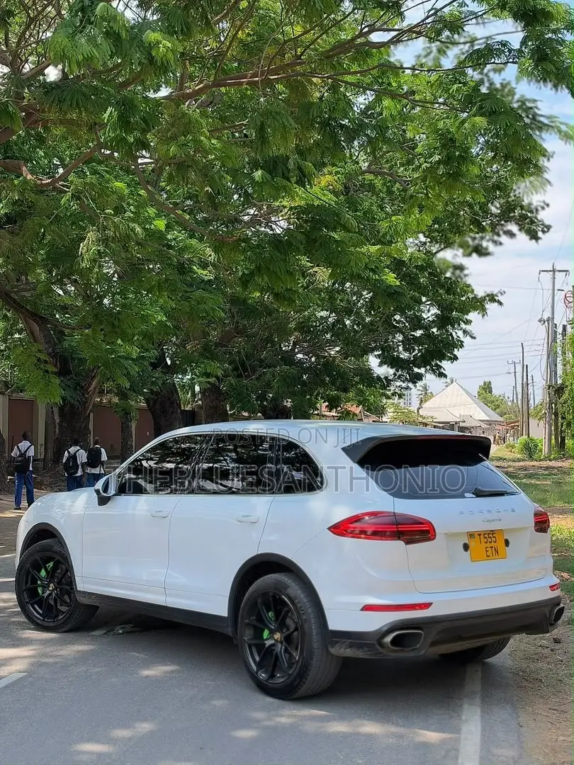 Porsche Cayenne GTS AWD 2017 Pearl