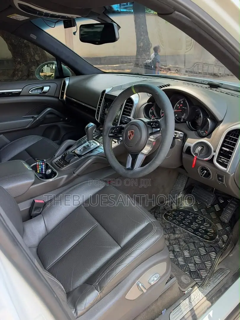Porsche Cayenne GTS AWD 2017 Pearl