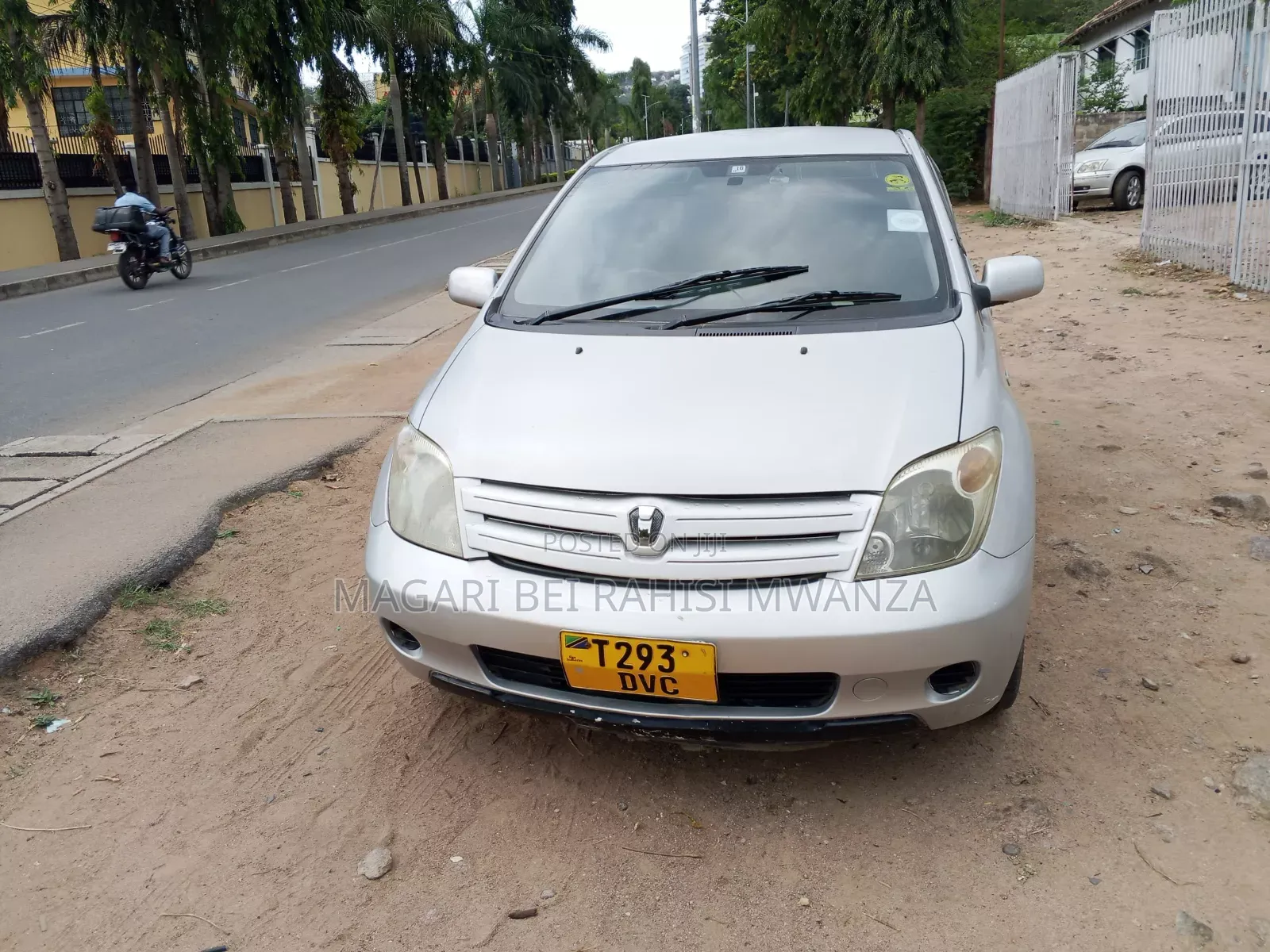 Toyota IST 2004 Silver