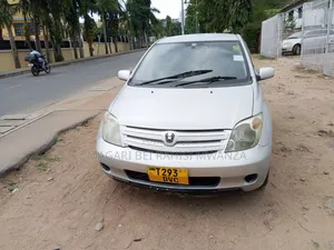 Toyota IST 2004 Silver