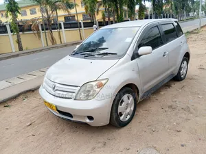 Toyota IST 2004 Silver
