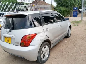 Toyota IST 2004 Silver