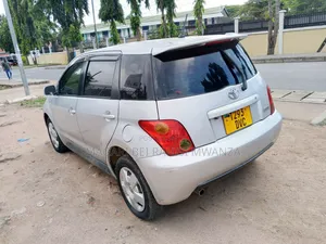 Toyota IST 2004 Silver