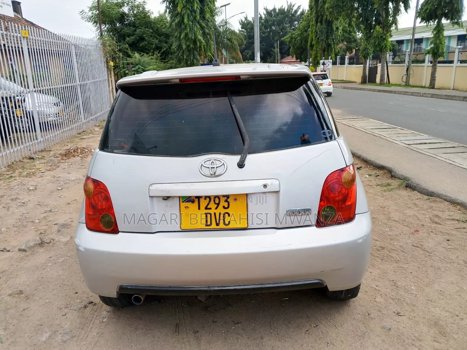 Toyota IST 2004 Silver