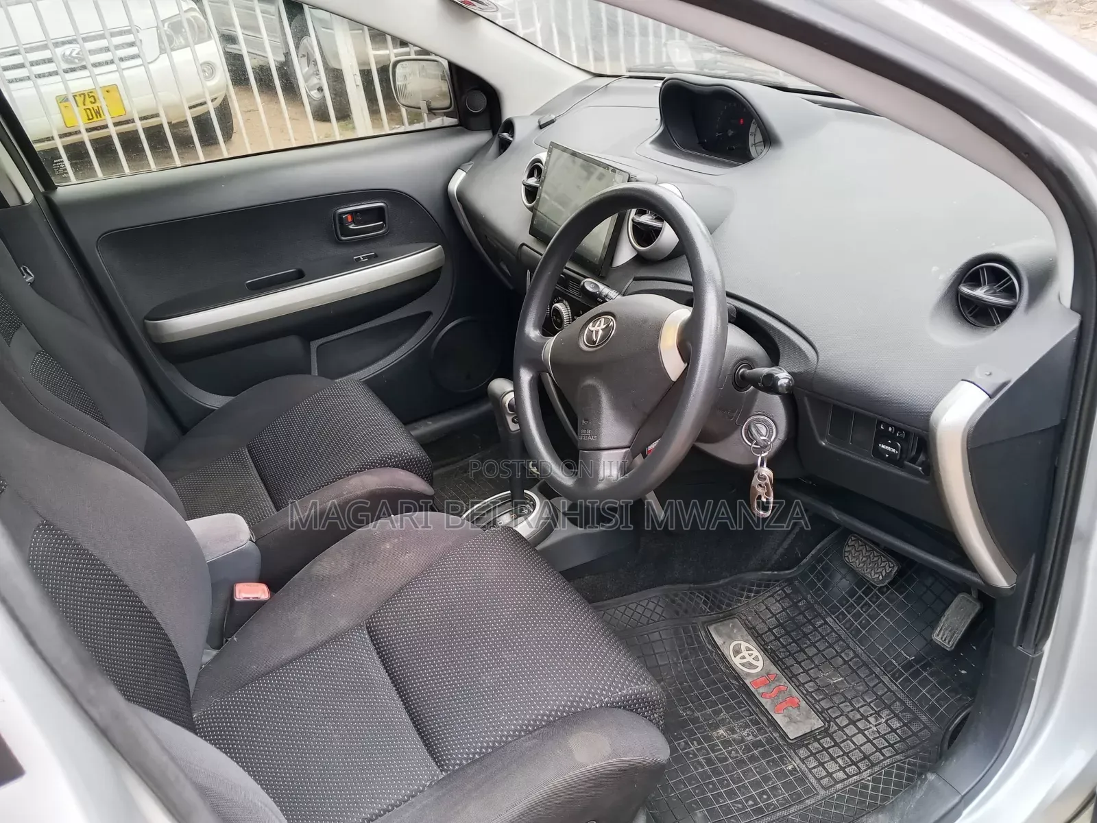 Toyota IST 2004 Silver