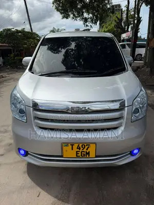 Toyota Noah 2008 Silver
