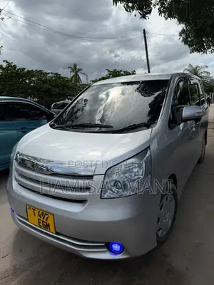 Toyota Noah 2008 Silver