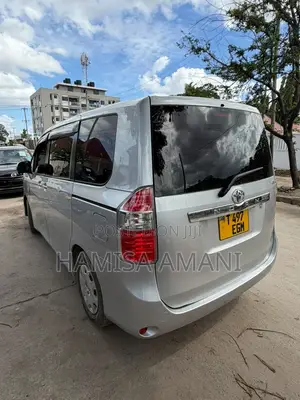 Toyota Noah 2008 Silver