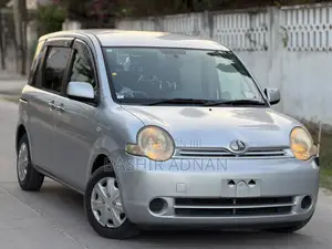 Toyota Sienta 1.5 FWD 2007 Silver