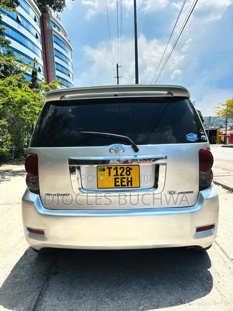 Toyota Rumion 1.5 FWD 2023 Silver