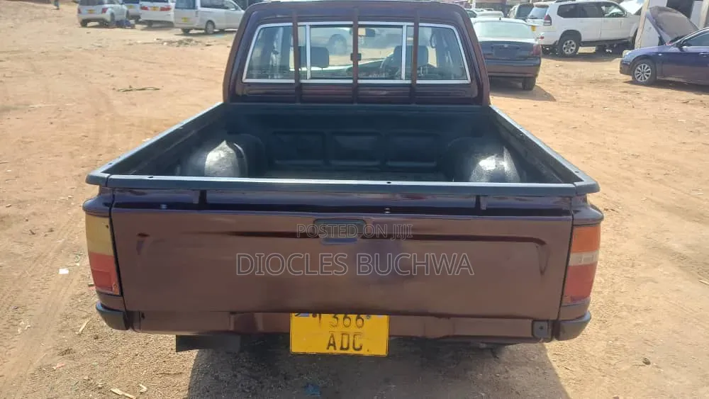 Toyota Hilux 1999 Off white