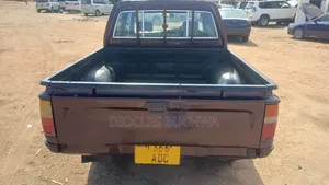 Toyota Hilux 1999 Off white