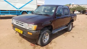 Toyota Hilux 1999 Off white