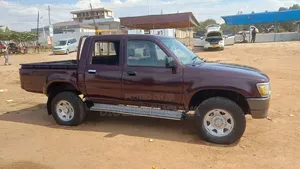Toyota Hilux 1999 Off white