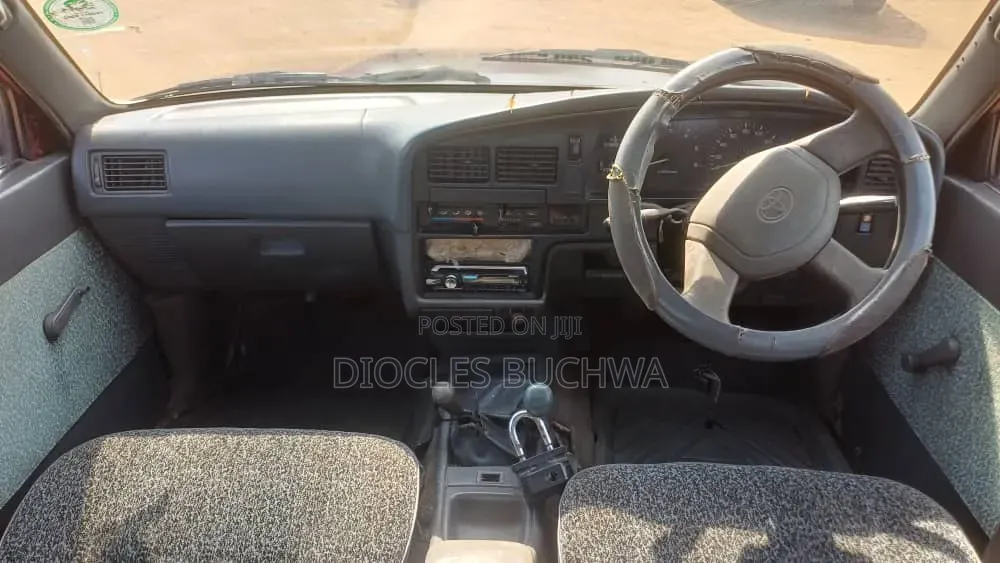 Toyota Hilux 1999 Off white