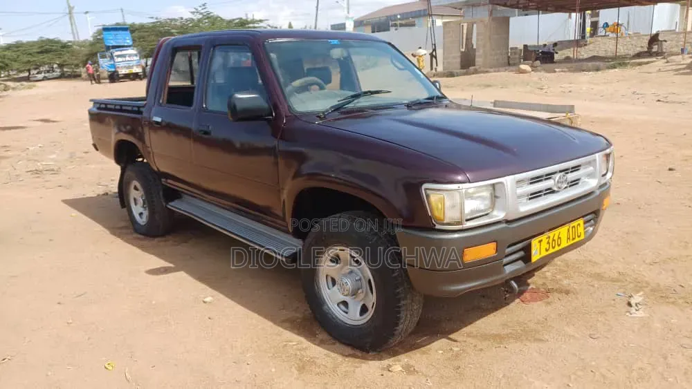 Toyota Hilux 1999 Off white