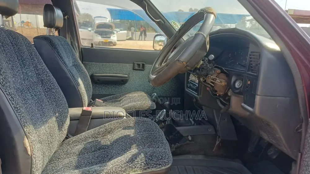 Toyota Hilux 1999 Off white