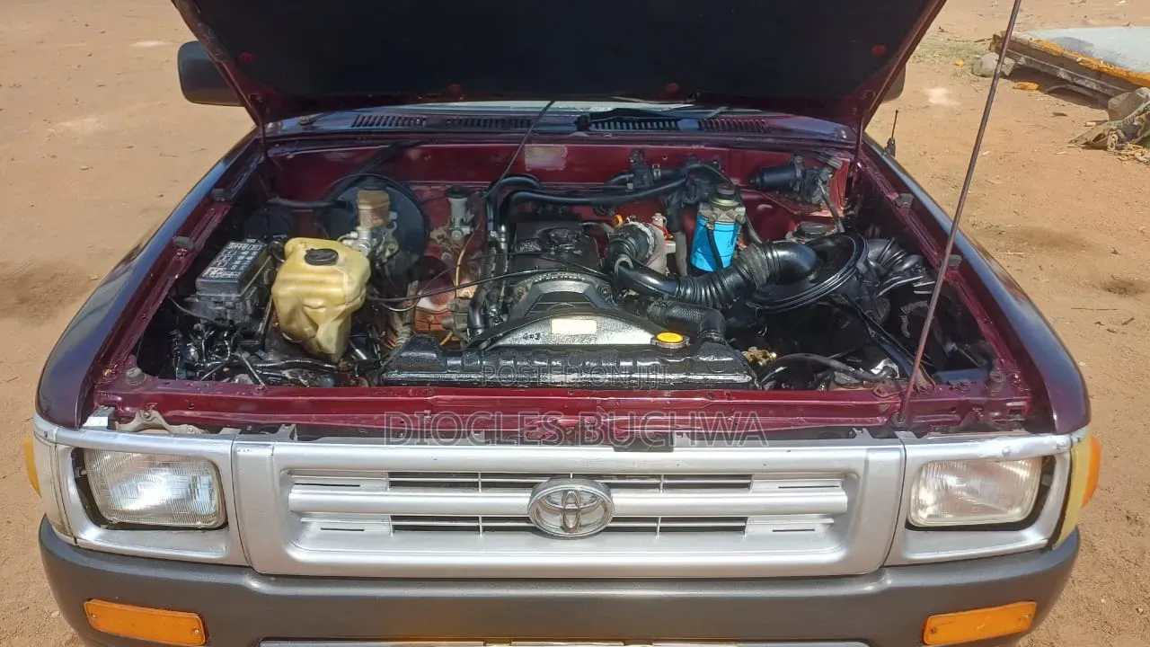 Toyota Hilux 1999 Off white