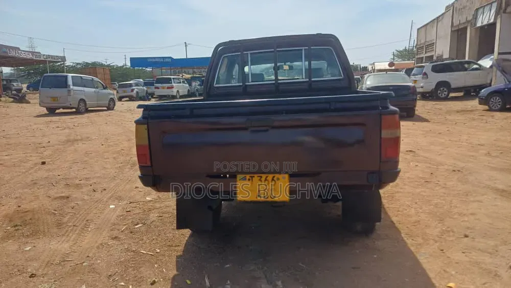 Toyota Hilux 1999 Off white