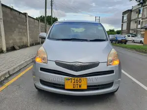 Toyota Ractis 2009 Silver