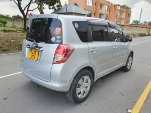 Toyota Ractis 2009 Silver