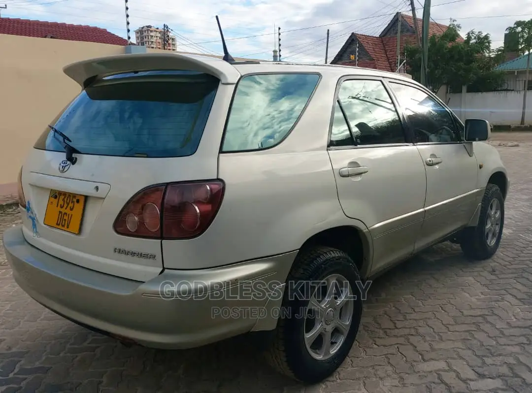 Toyota Harrier 2001 White