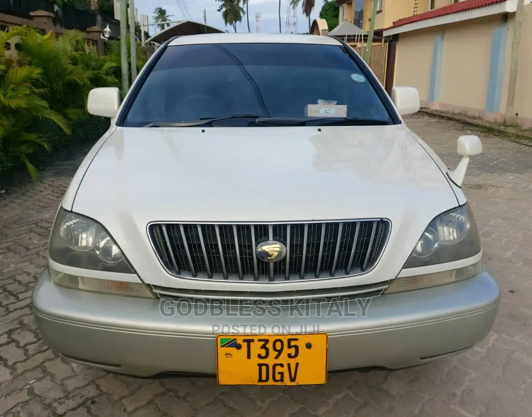 Toyota Harrier 2001 White
