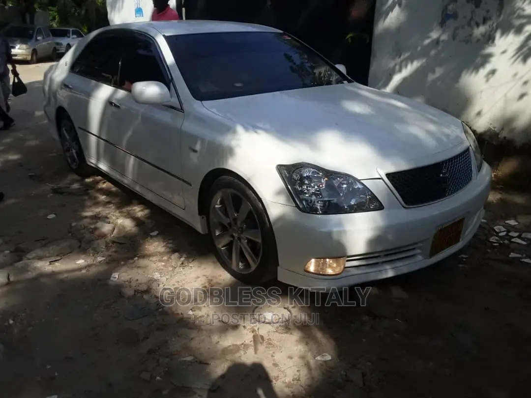 New Toyota Crown 2005 White