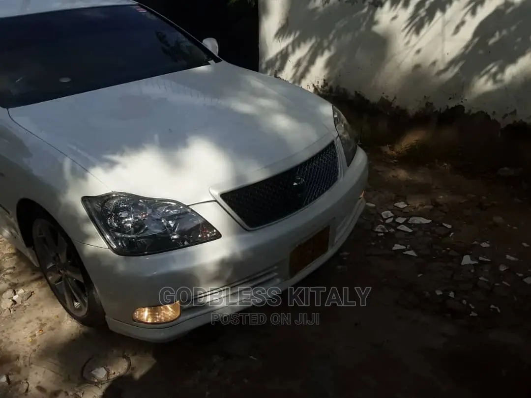 New Toyota Crown 2005 White