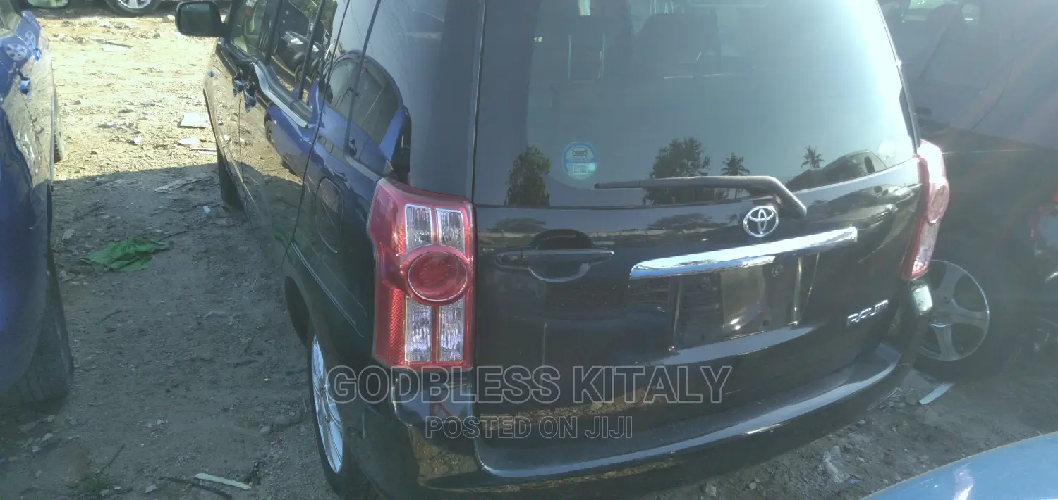 Toyota Raum 2011 Black