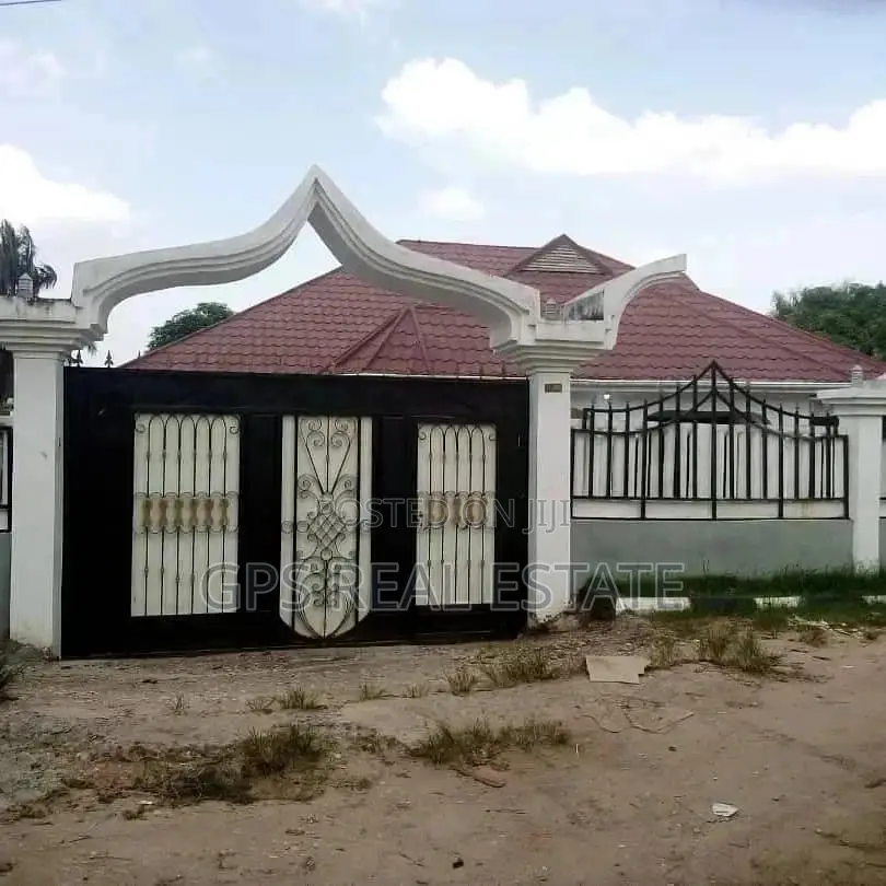 200mil( House for Sale at Goba)