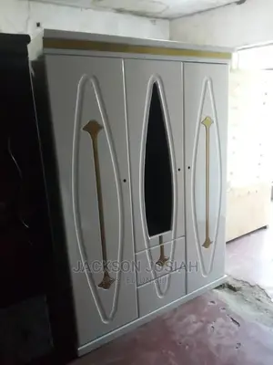 Kabati Za Nguo Na Vyombo