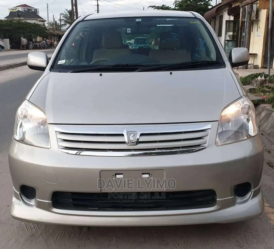 Toyota Raum 2004 Beige