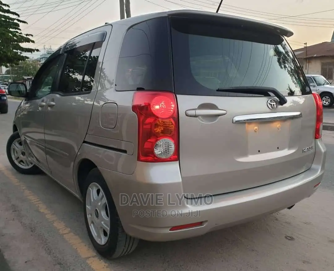 Toyota Raum 2004 Beige