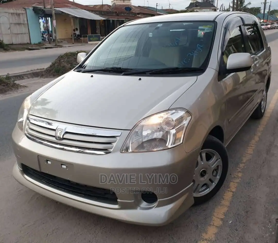 Toyota Raum 2004 Beige