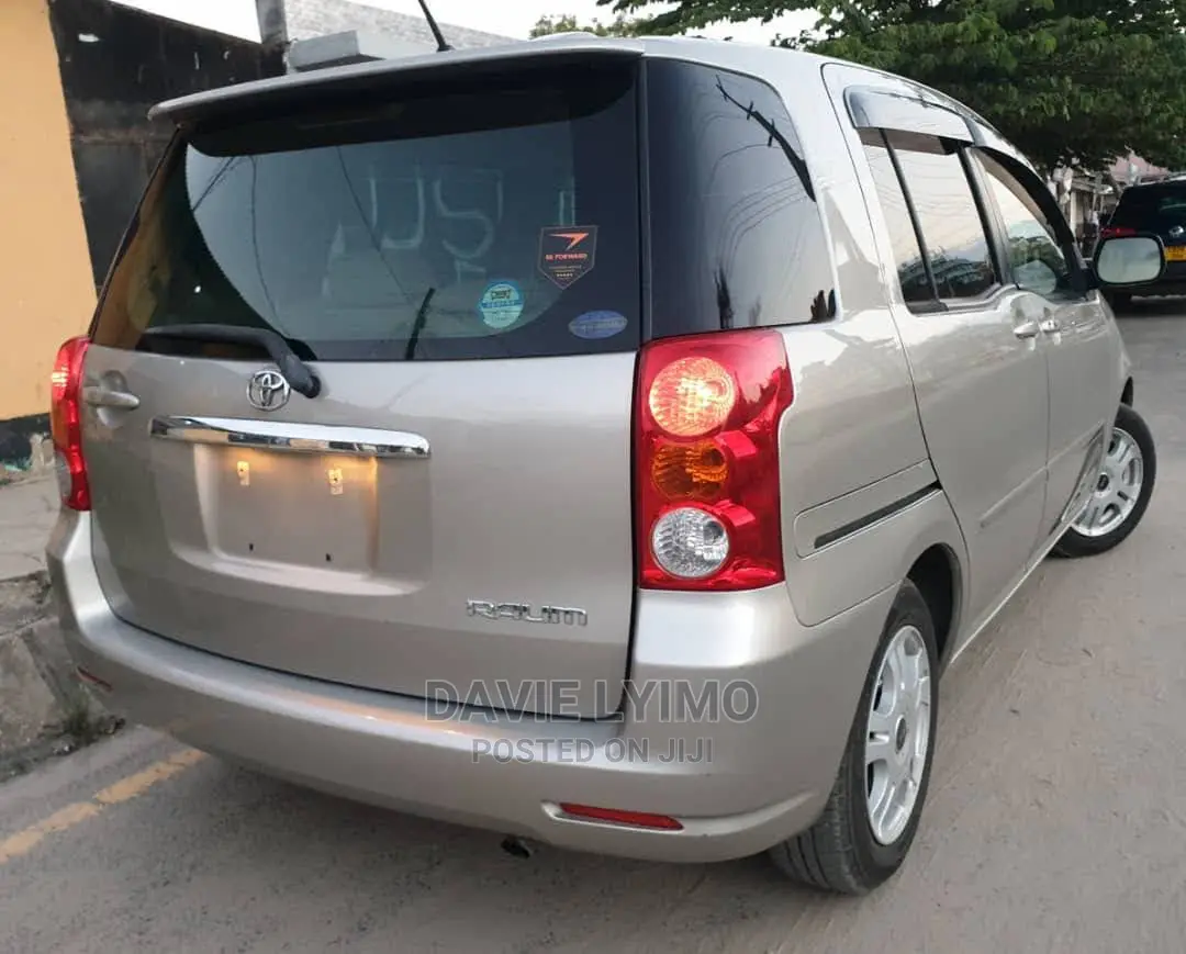Toyota Raum 2004 Beige