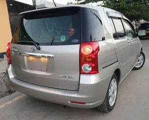 Toyota Raum 2004 Beige