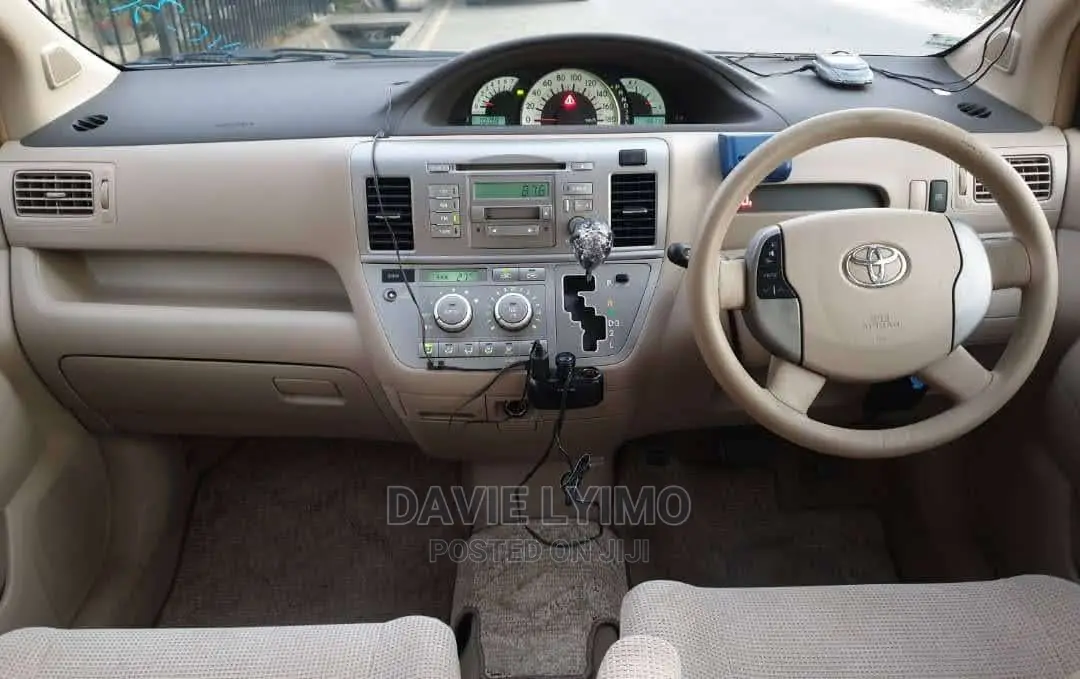 Toyota Raum 2004 Beige