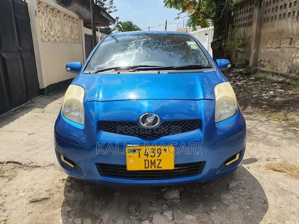 Toyota Vitz 2005 Blue